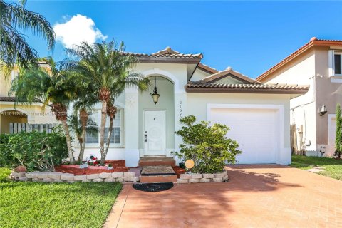 Casa en venta en Cutler Bay, Florida, 3 dormitorios, 129.51 m2 № 1233412 - foto 1