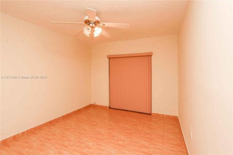 House in Cutler Bay, Florida 3 bedrooms, 129.51 sq.m. № 1233412 - photo 17