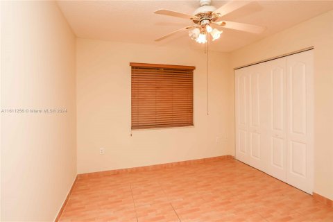 House in Cutler Bay, Florida 3 bedrooms, 129.51 sq.m. № 1233412 - photo 16