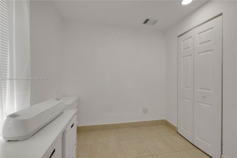 House in Miami, Florida 3 bedrooms, 82.5 sq.m. № 1208951 - photo 12