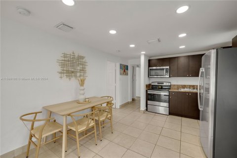 House in Miami, Florida 3 bedrooms, 82.5 sq.m. № 1208951 - photo 5