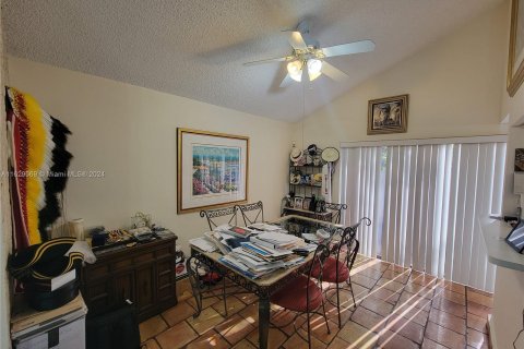 Touwnhouse à vendre à South Miami, Floride: 3 chambres, 204.38 m2 № 1288845 - photo 3