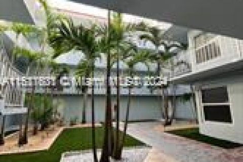 Condominio en venta en Plantation, Florida, 1 dormitorio, 61.78 m2 № 1292147 - foto 2