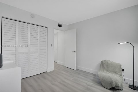 Condo in Miami, Florida, 2 bedrooms  № 1374301 - photo 10