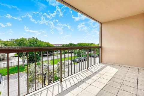 Condo in Miami, Florida, 2 bedrooms  № 1374301 - photo 16