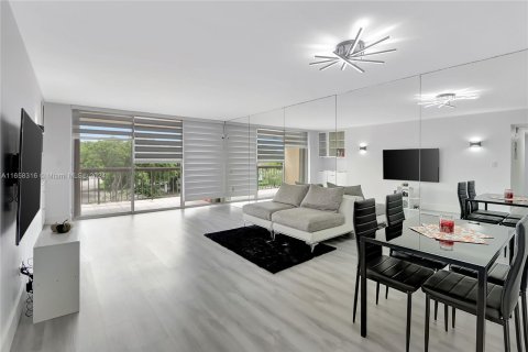 Copropriété à vendre à Miami, Floride: 2 chambres, 91.32 m2 № 1374301 - photo 4