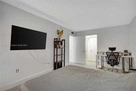 Condo in Miami, Florida, 2 bedrooms  № 1374301 - photo 12