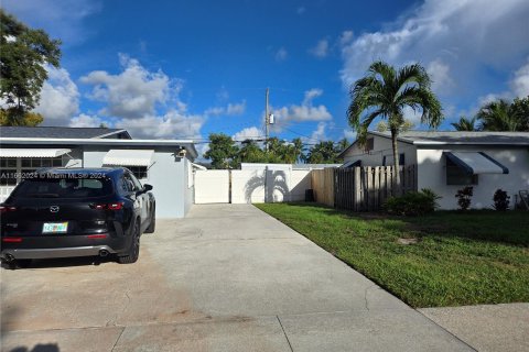 House in North Palm Beach, Florida 4 bedrooms, 165.46 sq.m. № 1374302 - photo 2