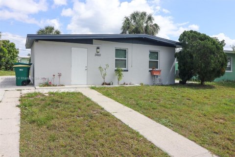 House in Port Charlotte, Florida 2 bedrooms № 1421438 - photo 3