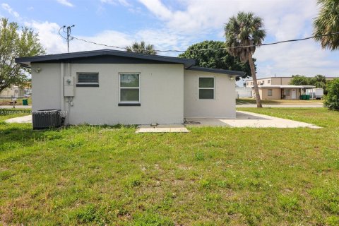 House in Port Charlotte, Florida 2 bedrooms № 1421438 - photo 22