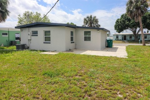 House in Port Charlotte, Florida 2 bedrooms № 1421438 - photo 23