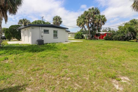 House in Port Charlotte, Florida 2 bedrooms № 1421438 - photo 24