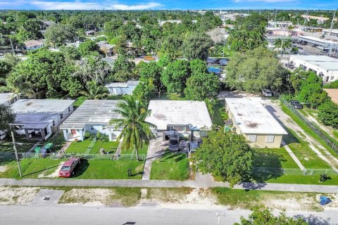 Commercial property in Miami, Florida 137.68 sq.m. № 1421458 - photo 6