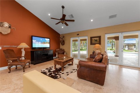 Casa en venta en Miami, Florida, 7 dormitorios, 403.47 m2 № 507620 - foto 14