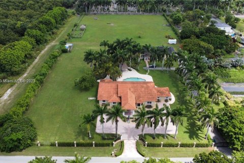 Villa ou maison à vendre à Miami, Floride: 7 chambres, 403.47 m2 № 507620 - photo 2