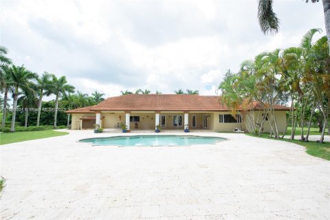 Villa ou maison à vendre à Miami, Floride: 7 chambres, 403.47 m2 № 507620 - photo 28