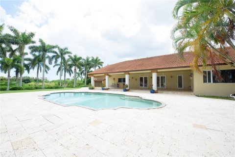 Villa ou maison à vendre à Miami, Floride: 7 chambres, 403.47 m2 № 507620 - photo 27