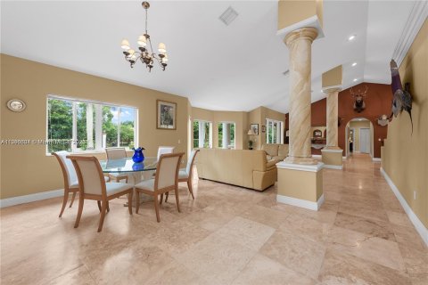 Villa ou maison à vendre à Miami, Floride: 7 chambres, 403.47 m2 № 507620 - photo 7