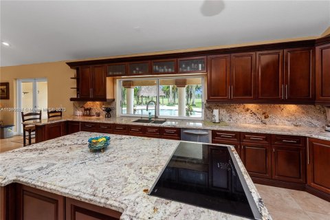 Casa en venta en Miami, Florida, 7 dormitorios, 403.47 m2 № 507620 - foto 11