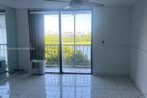 Condo in Miami, Florida, 2 bedrooms  № 1353953 - photo 8