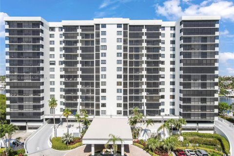 Condominio en venta en Highland Beach, Florida, 2 dormitorios, 133.13 m2 № 1353955 - foto 2