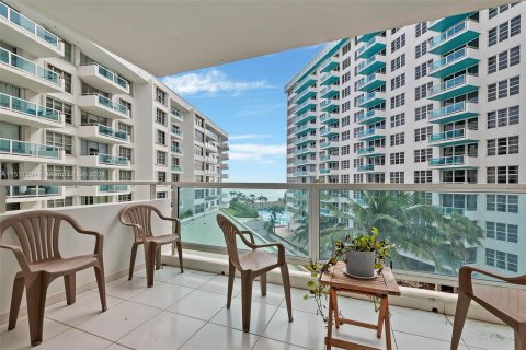 Condominio en venta en Miami Beach, Florida, 2 dormitorios, 95.69 m2 № 938450 - foto 2