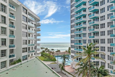 Condominio en venta en Miami Beach, Florida, 2 dormitorios, 95.69 m2 № 938450 - foto 1