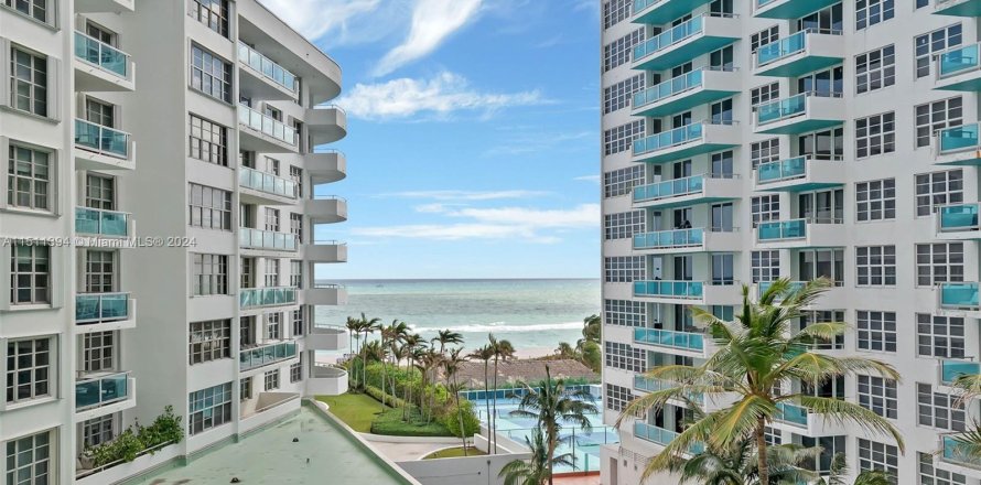 Condominio en Miami Beach, Florida, 2 dormitorios  № 938450