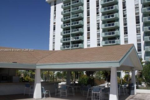 Condominio en venta en North Miami, Florida, 2 dormitorios, 99.41 m2 № 77020 - foto 20