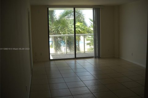 Condominio en venta en North Miami, Florida, 2 dormitorios, 99.41 m2 № 77020 - foto 9