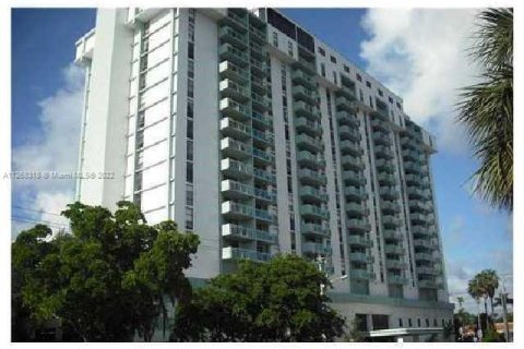 Condominio en venta en North Miami, Florida, 2 dormitorios, 99.41 m2 № 77020 - foto 18