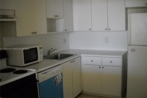 Condominio en venta en North Miami, Florida, 2 dormitorios, 99.41 m2 № 77020 - foto 5