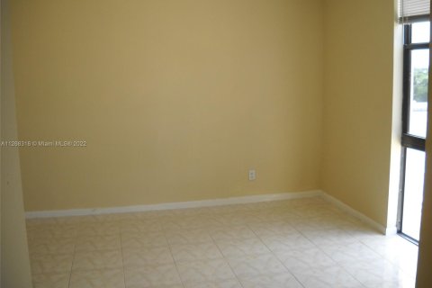Copropriété à vendre à North Miami, Floride: 2 chambres, 99.41 m2 № 77020 - photo 10