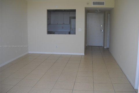 Copropriété à vendre à North Miami, Floride: 2 chambres, 99.41 m2 № 77020 - photo 4