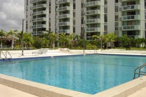 Condominio en venta en North Miami, Florida, 2 dormitorios, 99.41 m2 № 77020 - foto 21