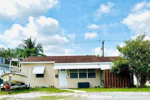 House in Hollywood, Florida 4 bedrooms, 113.99 sq.m. № 1176533 - photo 1