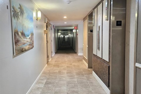 Condominio en venta en Lauderhill, Florida, 1 dormitorio, 92.9 m2 № 925427 - foto 7
