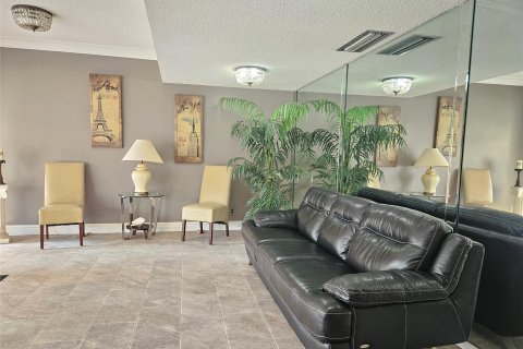 Copropriété à vendre à Lauderhill, Floride: 1 chambre, 92.9 m2 № 925427 - photo 4