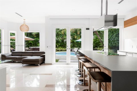 Villa ou maison à vendre à Aventura, Floride: 5 chambres, 301.1 m2 № 981024 - photo 11