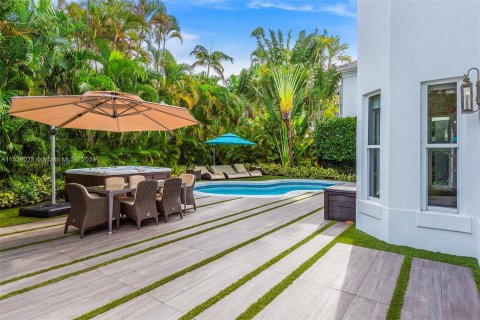 Villa ou maison à vendre à Aventura, Floride: 5 chambres, 301.1 m2 № 981024 - photo 15
