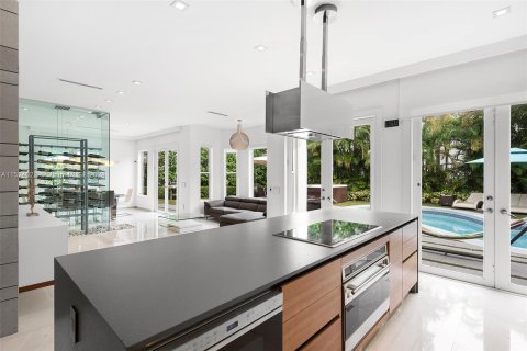 Villa ou maison à vendre à Aventura, Floride: 5 chambres, 301.1 m2 № 981024 - photo 10