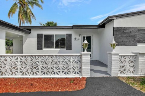 House in Miramar, Florida 2 bedrooms, 75.72 sq.m. № 1091823 - photo 8