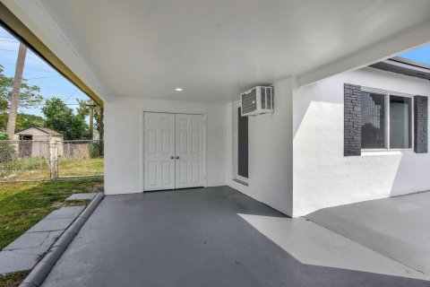 Villa ou maison à vendre à Miramar, Floride: 2 chambres, 75.72 m2 № 1091823 - photo 7
