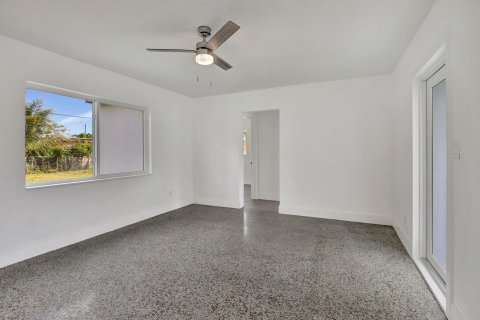 House in Miramar, Florida 2 bedrooms, 75.72 sq.m. № 1091823 - photo 17