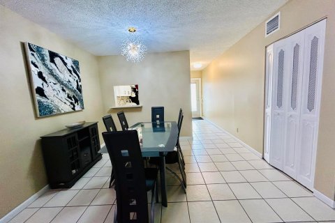 Condo in West Palm Beach, Florida, 2 bedrooms  № 1091785 - photo 20