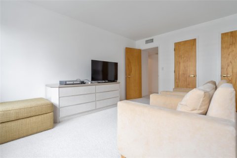 Condo in Lauderdale-by-the-Sea, Florida, 3 bedrooms  № 1091824 - photo 4