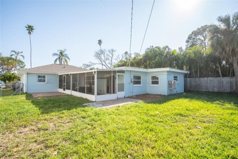 House in Saint Petersburg, Florida 4 bedrooms, 148.27 sq.m. № 1371219 - photo 23