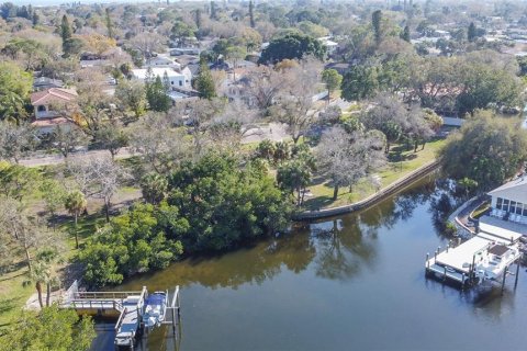 House in Saint Petersburg, Florida 4 bedrooms, 148.27 sq.m. № 1371219 - photo 28