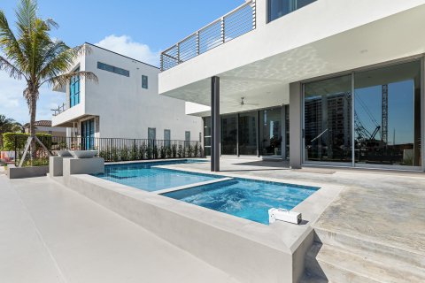 Villa ou maison à vendre à Lauderdale-by-the-Sea, Floride: 5 chambres, 520.25 m2 № 153624 - photo 9