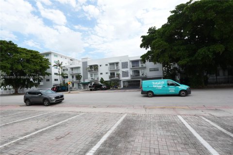 Condo in Miami Beach, Florida, 1 bedroom  № 1428257 - photo 11